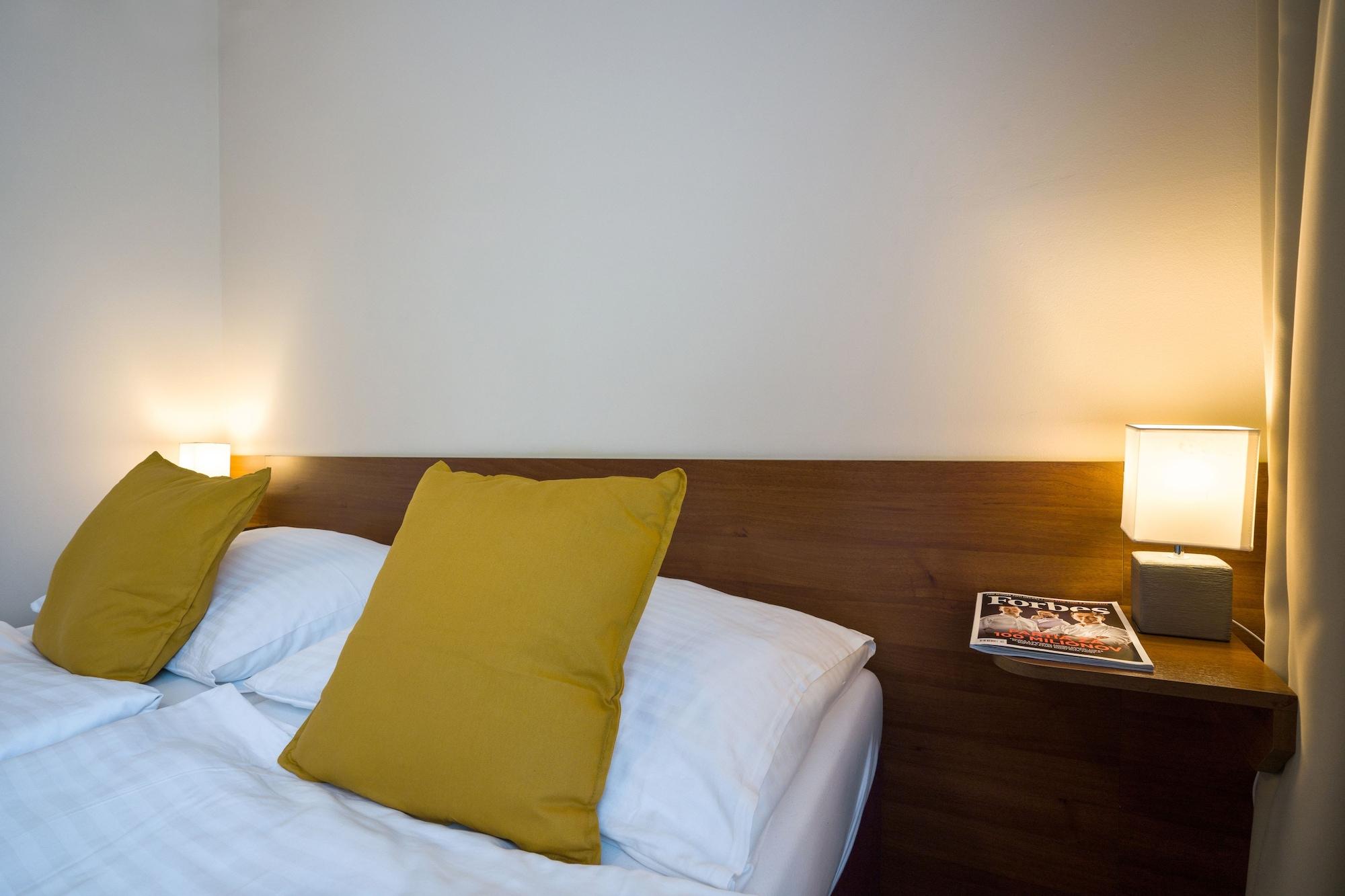Hotel Dixon So Vstupom Do Bazena A Virivky Zdarma - Free Entrance To Pool And Jacuzzi Included Банська Бистриця Екстер'єр фото