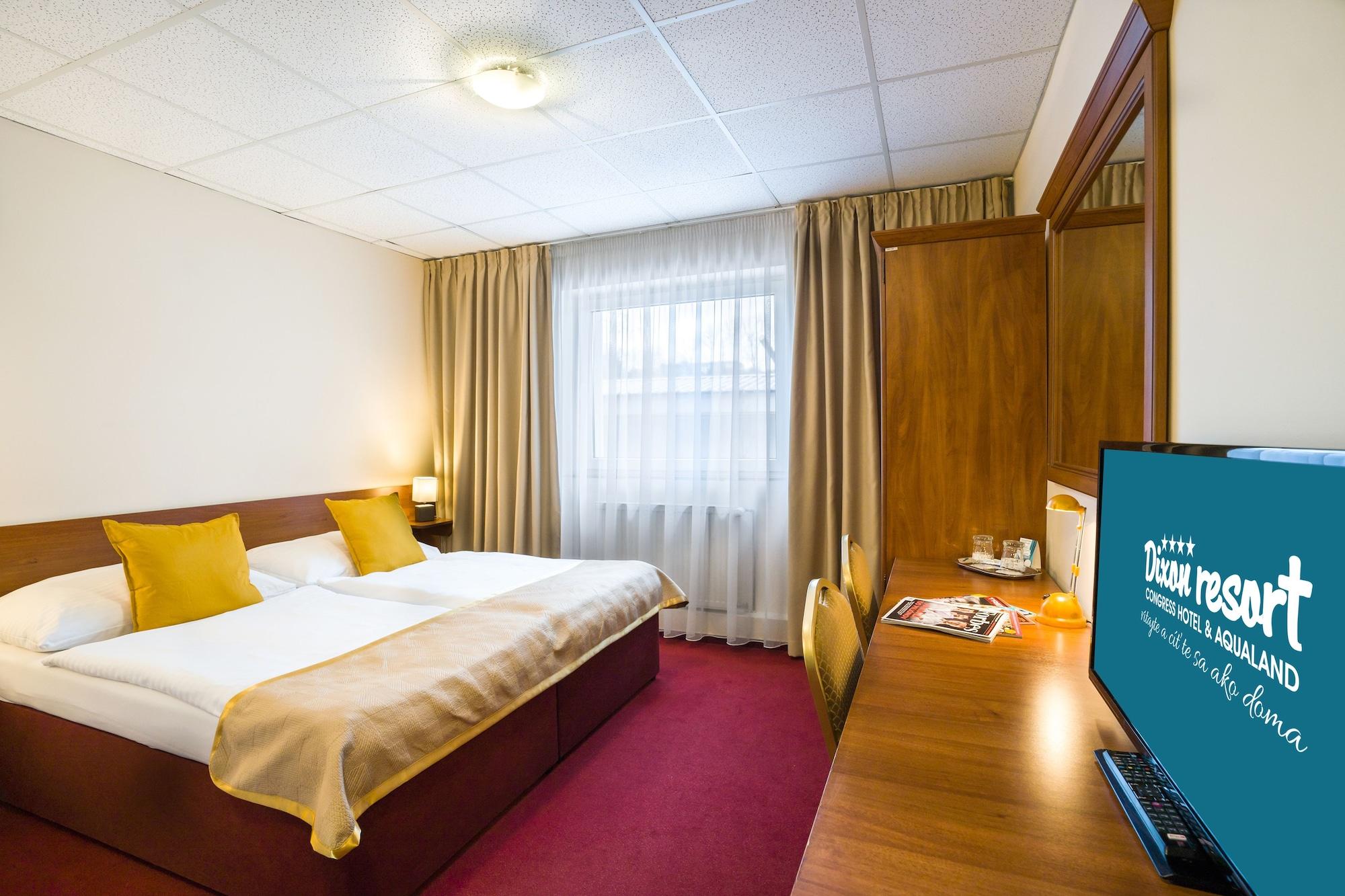Hotel Dixon So Vstupom Do Bazena A Virivky Zdarma - Free Entrance To Pool And Jacuzzi Included Банська Бистриця Екстер'єр фото