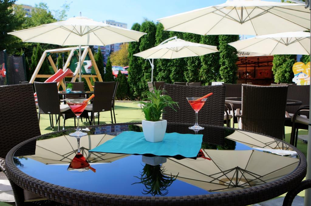 Hotel Dixon So Vstupom Do Bazena A Virivky Zdarma - Free Entrance To Pool And Jacuzzi Included Банська Бистриця Екстер'єр фото