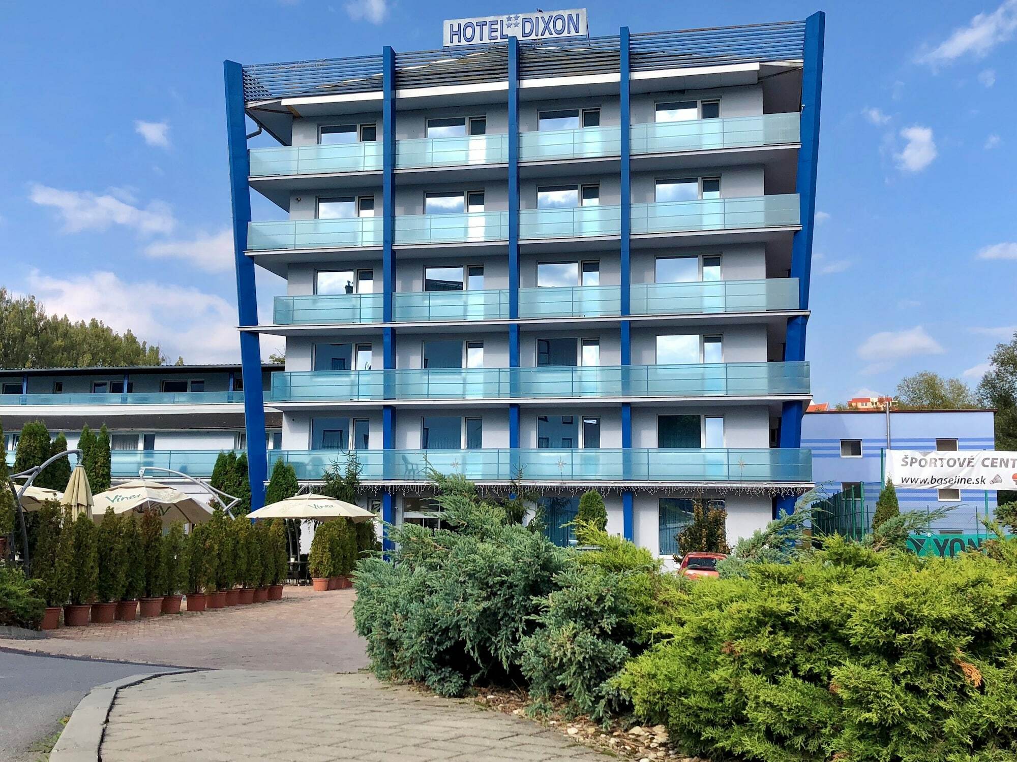 Hotel Dixon So Vstupom Do Bazena A Virivky Zdarma - Free Entrance To Pool And Jacuzzi Included Банська Бистриця Екстер'єр фото