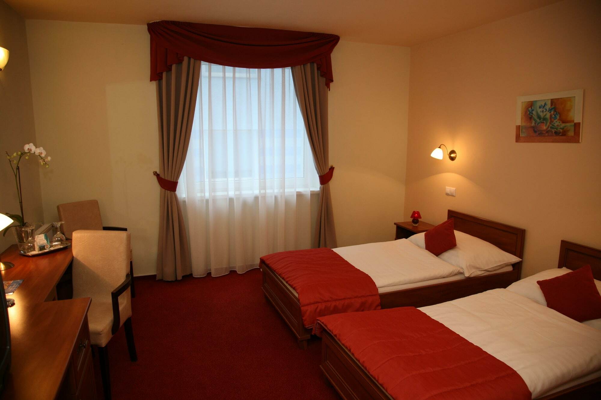 Hotel Dixon So Vstupom Do Bazena A Virivky Zdarma - Free Entrance To Pool And Jacuzzi Included Банська Бистриця Екстер'єр фото