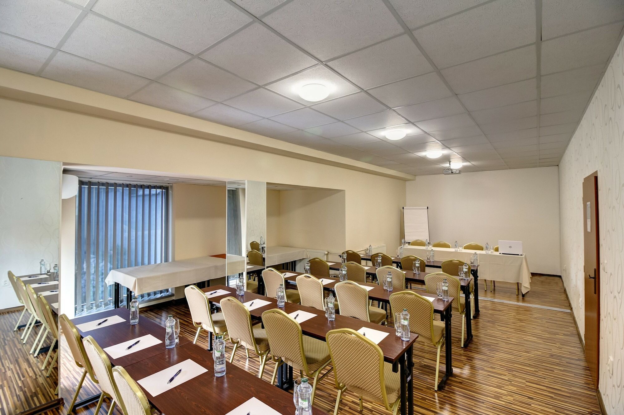 Hotel Dixon So Vstupom Do Bazena A Virivky Zdarma - Free Entrance To Pool And Jacuzzi Included Банська Бистриця Екстер'єр фото