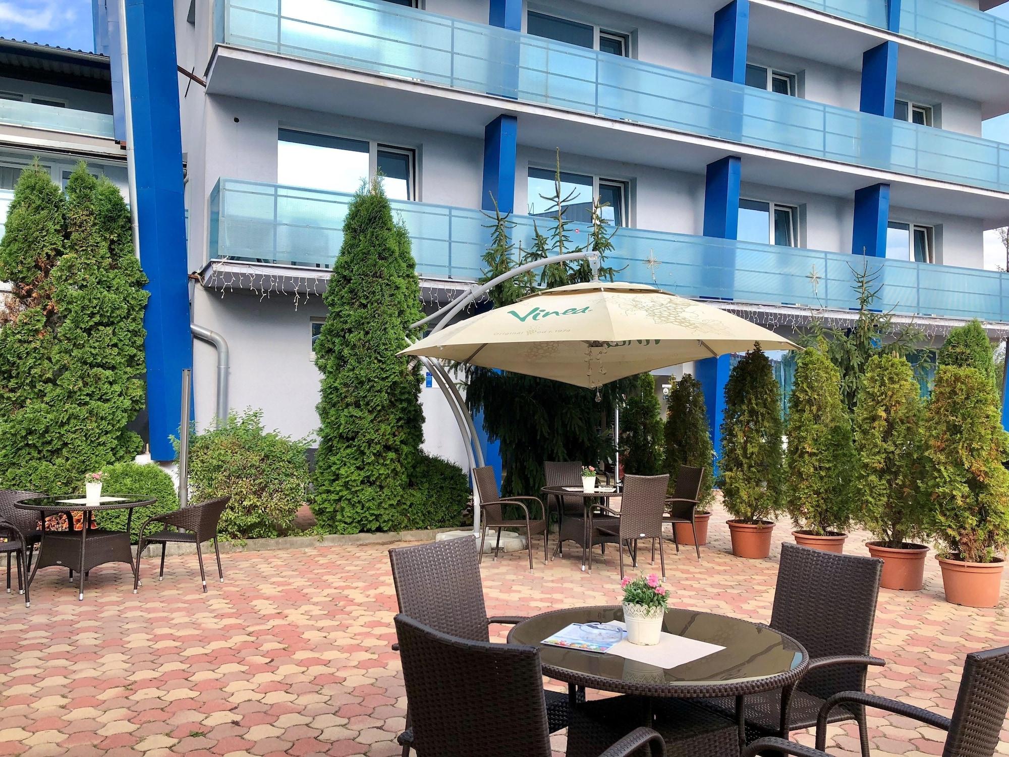 Hotel Dixon So Vstupom Do Bazena A Virivky Zdarma - Free Entrance To Pool And Jacuzzi Included Банська Бистриця Екстер'єр фото