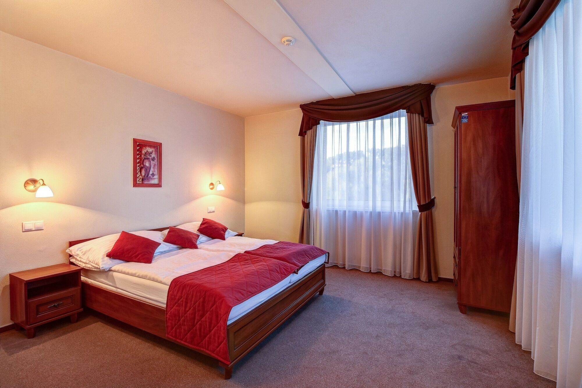Hotel Dixon So Vstupom Do Bazena A Virivky Zdarma - Free Entrance To Pool And Jacuzzi Included Банська Бистриця Екстер'єр фото